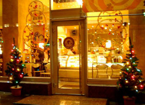 christmas-decoration-storefront-moscow-65-1873