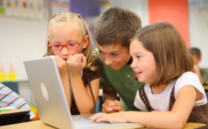 children_school_desk_laptop_80192_3840x2400