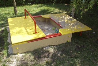 Дитячий майданчик у дворі м. Київ