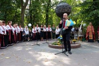 pamyatnik-lemkam-u-ternopoli-10