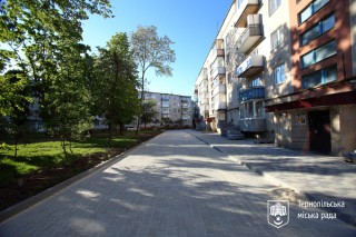 remont-dvoru-na-vul_-o_dovgenka-7-u-ternopoli-traven-2020r-2