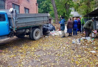 13_10_2020-ternopil-komunalni-slugbi-pribirayut-smittya-na-vul_-parashchuka