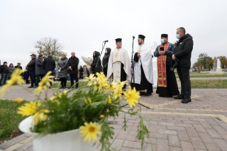 pokladannya-kvitiv-do-mogil-sichovih-striltsiv-2020-10